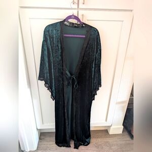 Elegant Black Lace Trim Dressing Robe
